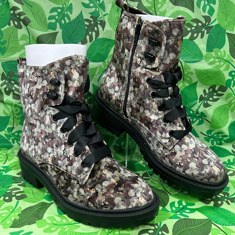 Candie’s confident Velvet Floral combat Boots size 9.5